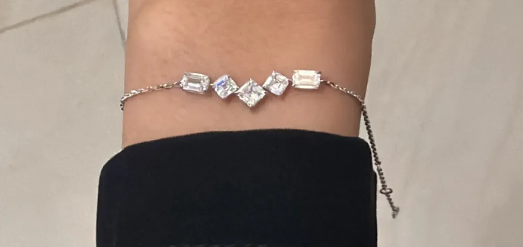V BRACELET