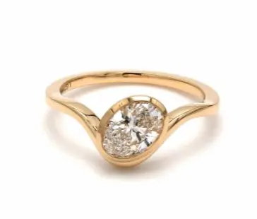 [25P18024] 2ct Curved Oval Diamond Ring