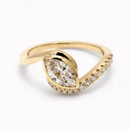 [25P18023] Curved Marquise Diamond Ring