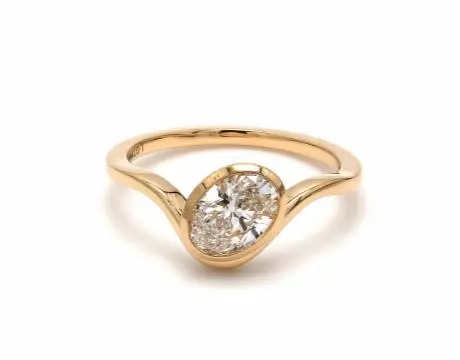 [25P18021] 1ct Curved Oval Diamond Ring